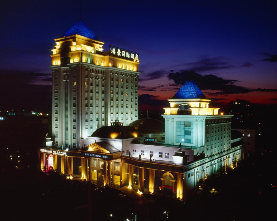 Royal International Hotel Урумчи Экстерьер фото