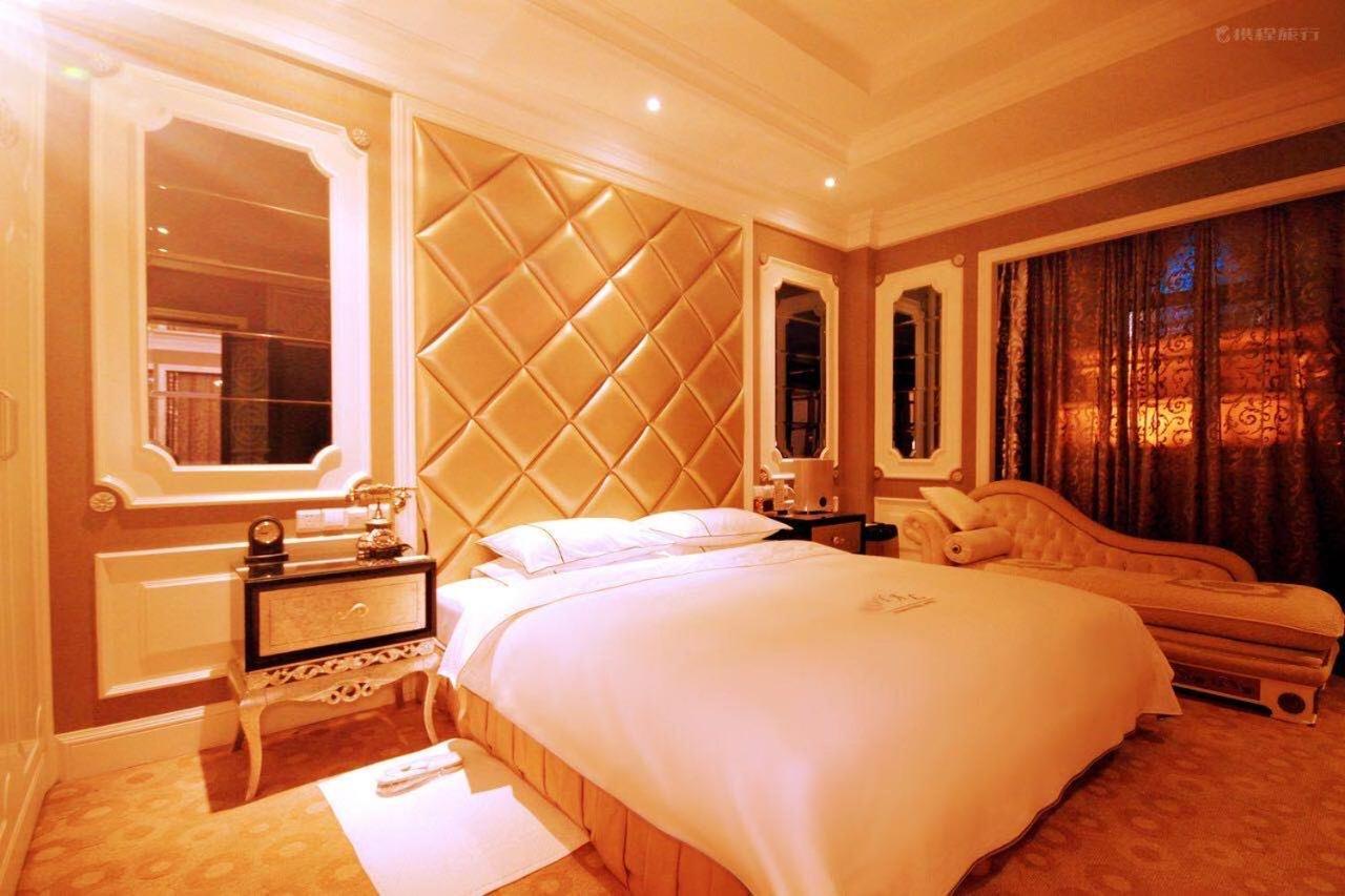 Royal International Hotel Урумчи Экстерьер фото